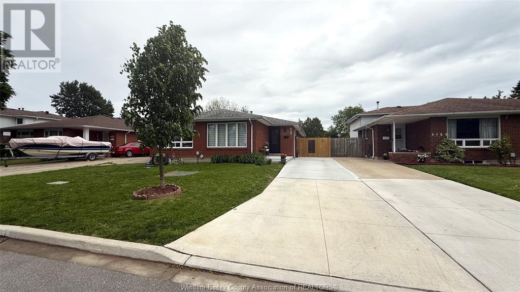 9793 Lynngrove, Windsor, ON N8R 1B8