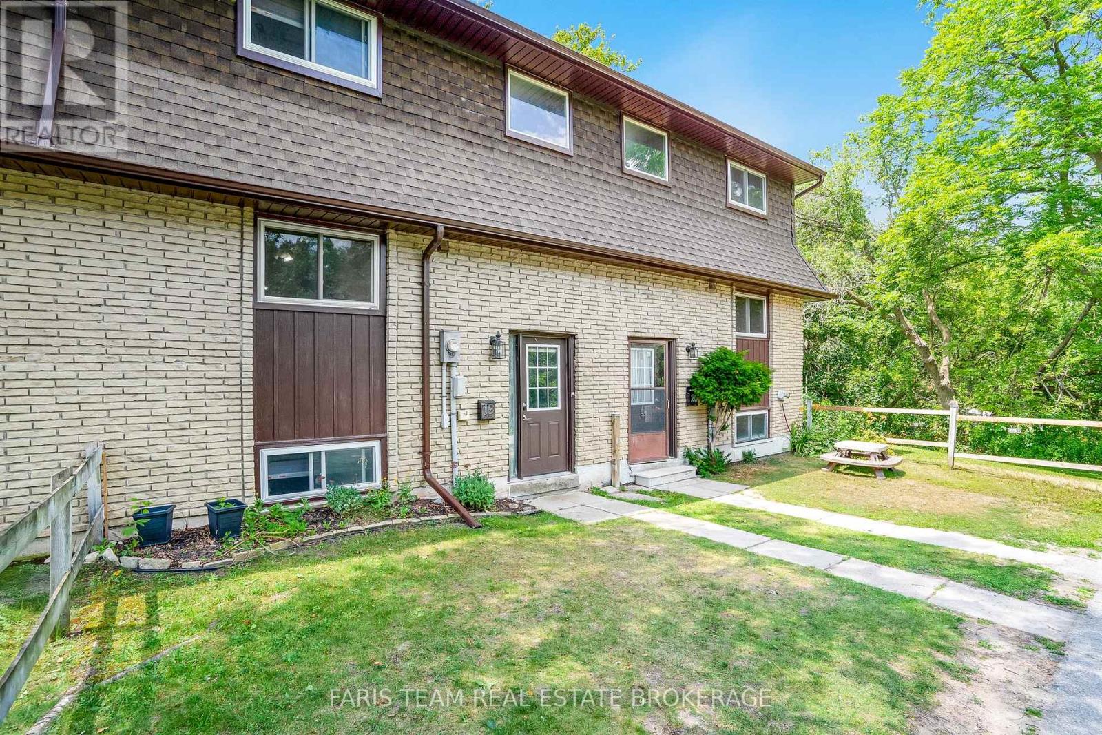 19 233 Innisfil St, Barrie, ON L4N 3E9