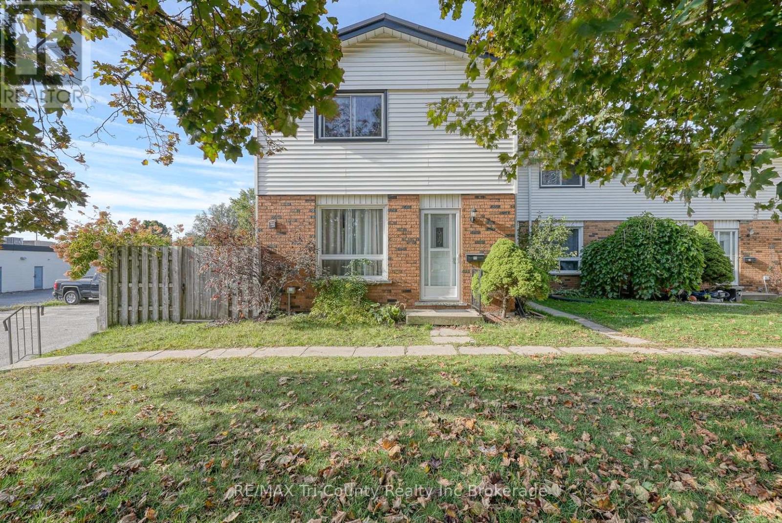 7 15 Devonshire Ave, Tillsonburg, ON N4G 4K7