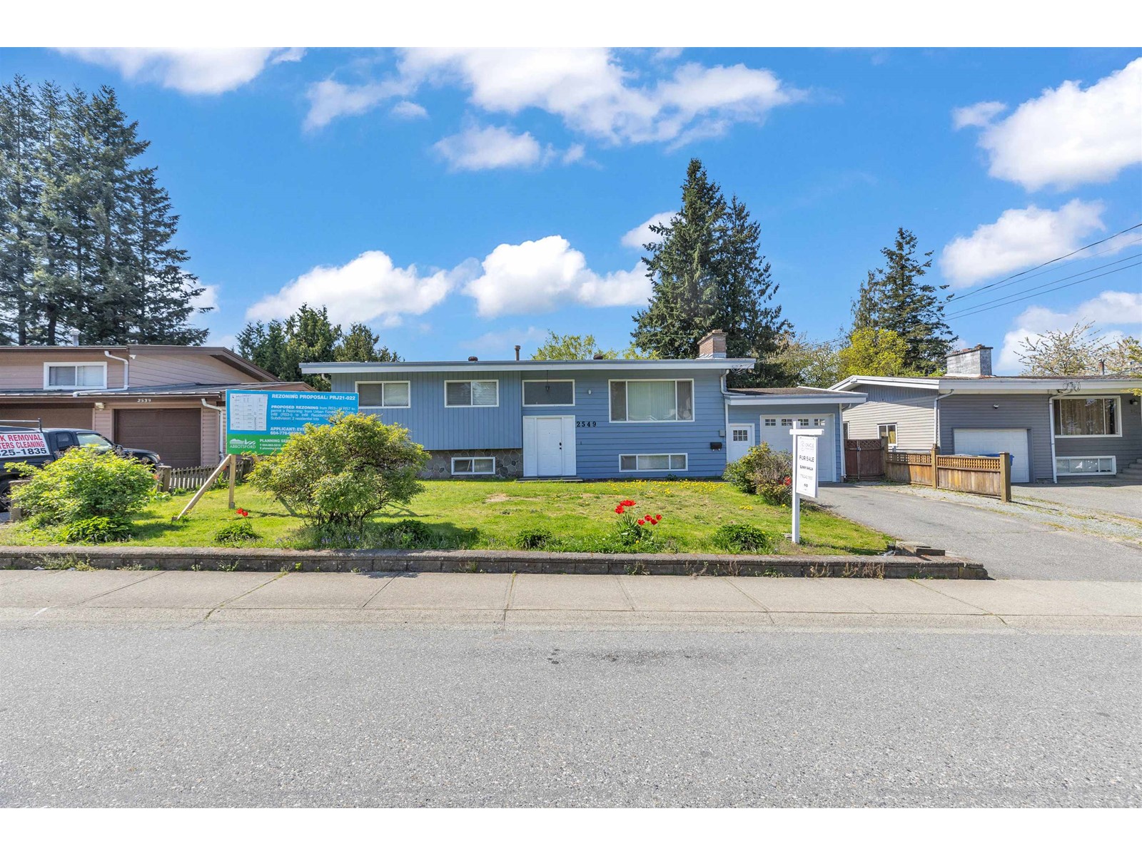 2549 Sugarpine St, Abbotsford, BC V2T 3M7