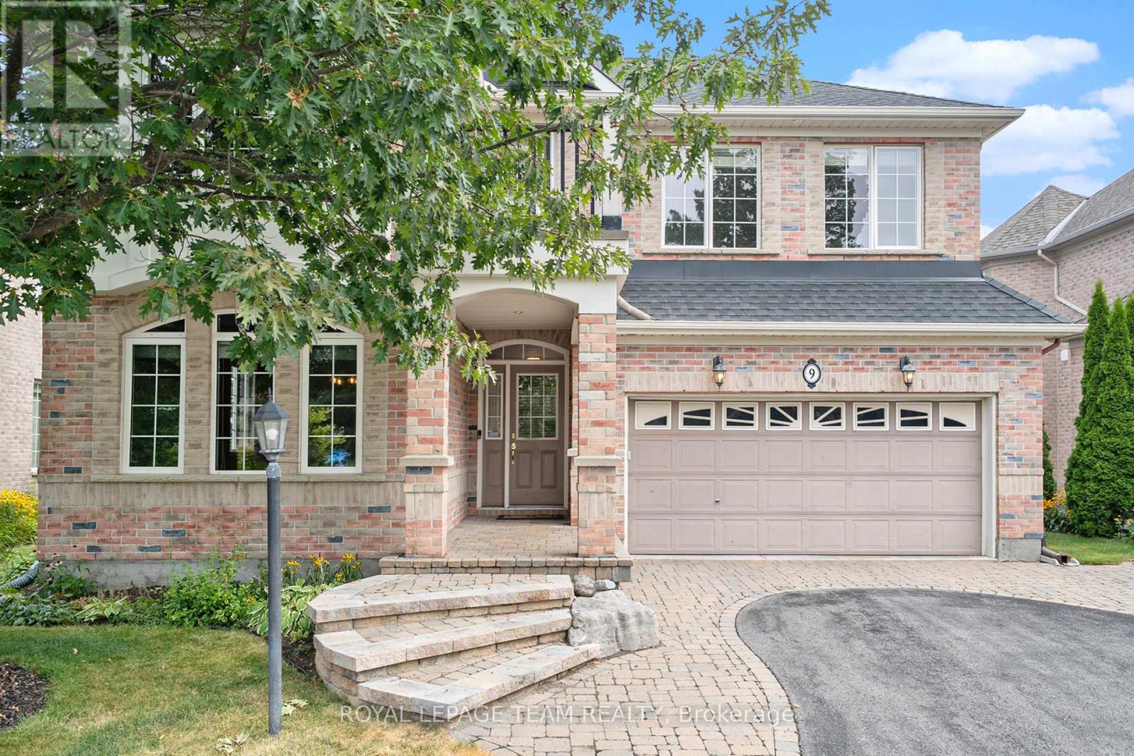 9 Fencerow Way, Ottawa, ON K2J 4X8