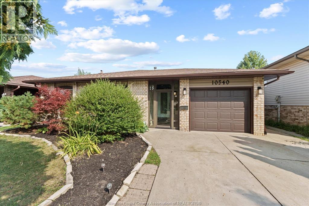 10540 Halstead Cres, Windsor, ON N8R 2C4