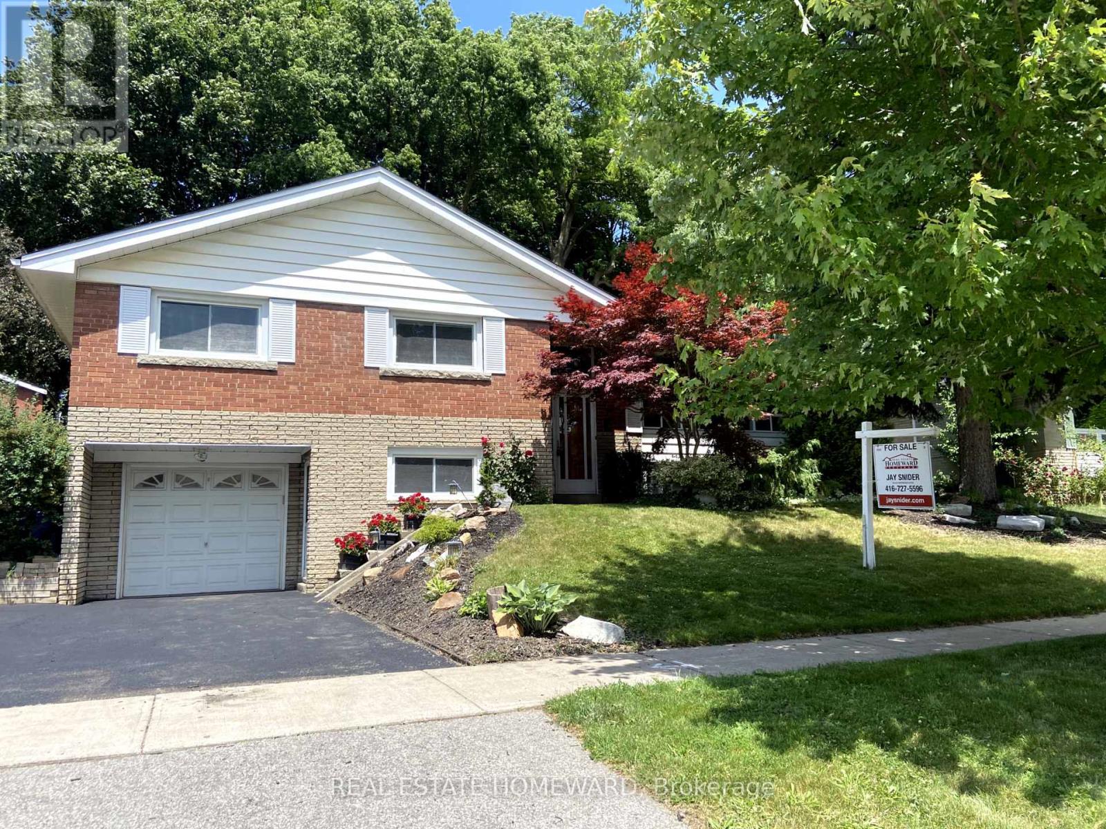 8 Burnview Cres, Toronto Woburn, ON M1H 1B5