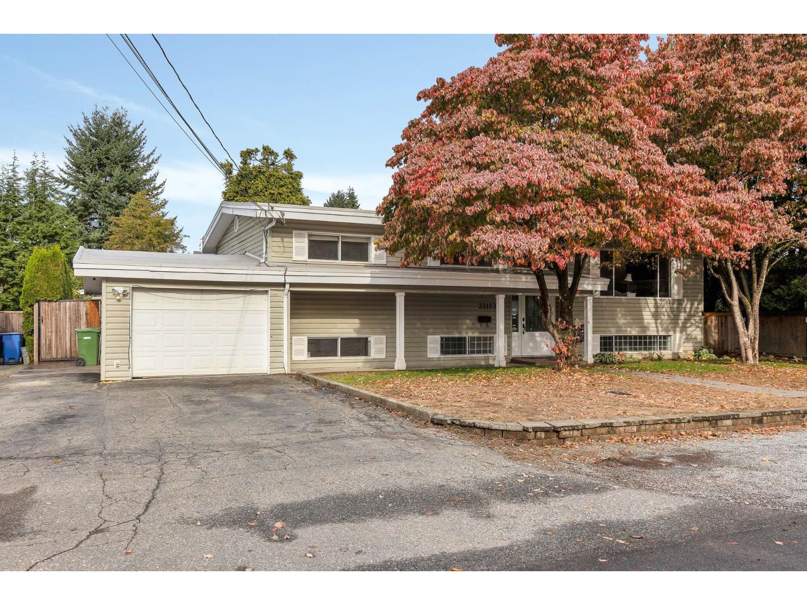 33123 Kay Ave, Abbotsford, BC V2S 1M7
