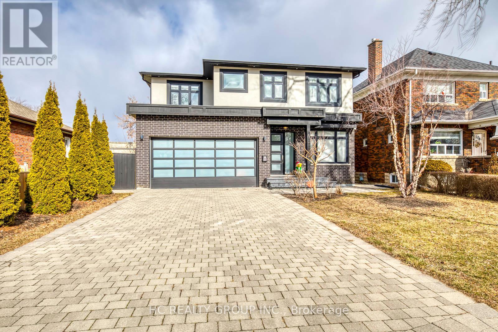 18 Ash Cres, Toronto, ON M8W 1E3