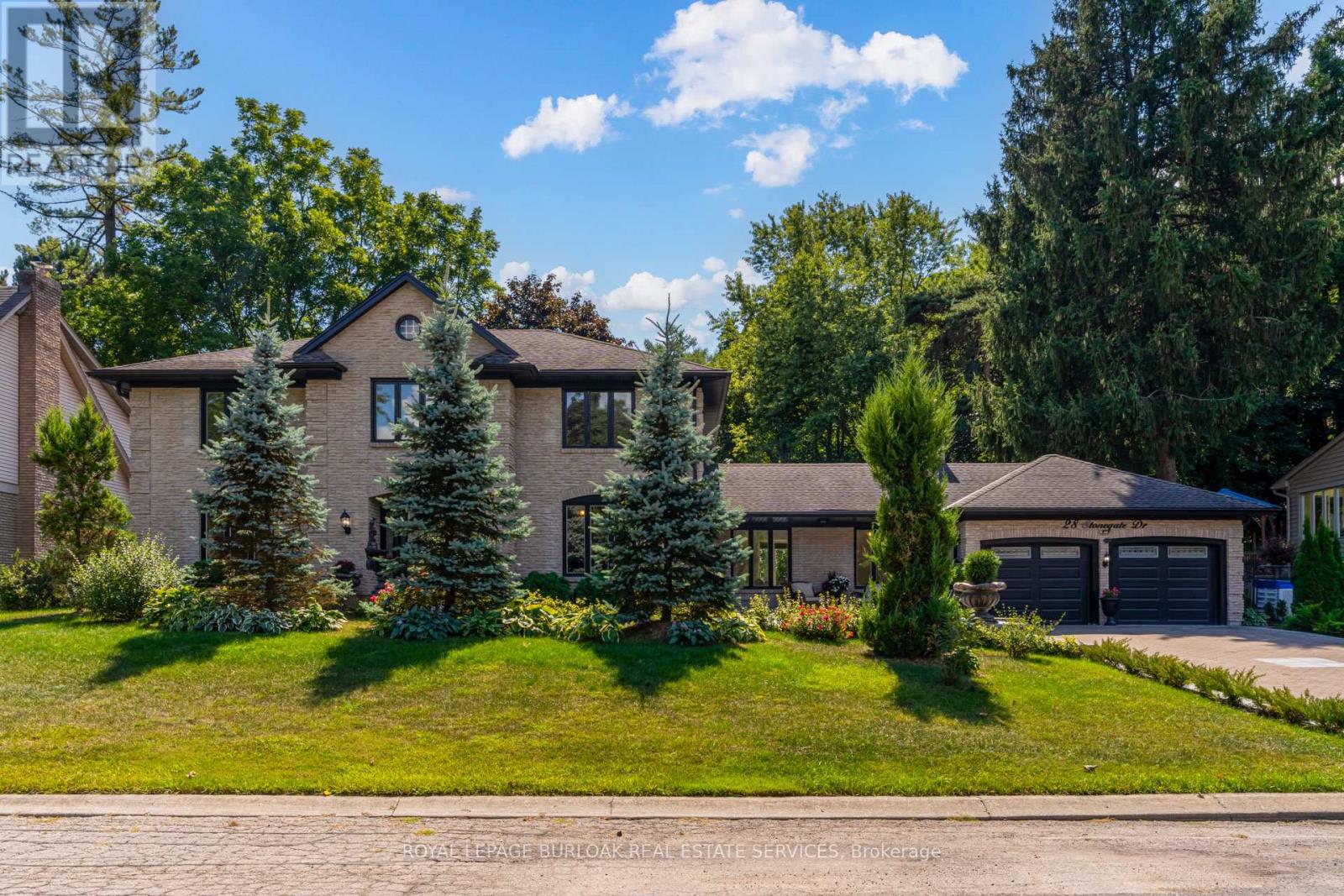 28 Stonegate Dr, Hamilton, ON L9G 3R7