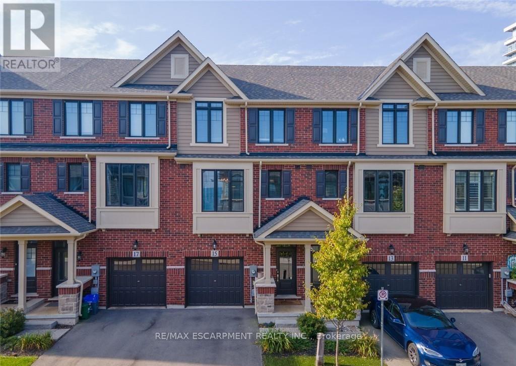 15 Pierre Trudeau Ln, Grimsby, ON L3M 0H3