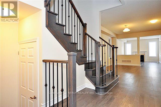 4 Applegate Dr, East Gwillimbury, ON L9N 0R2