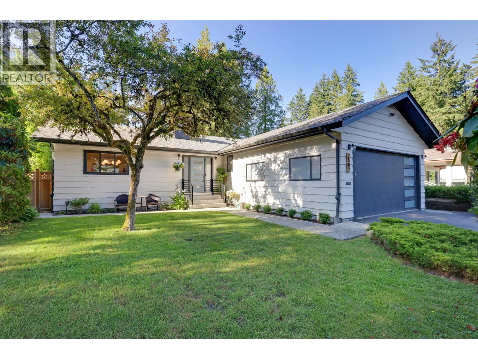2587 Larkin Ave, Port Coquitlam, BC V3B 2H8