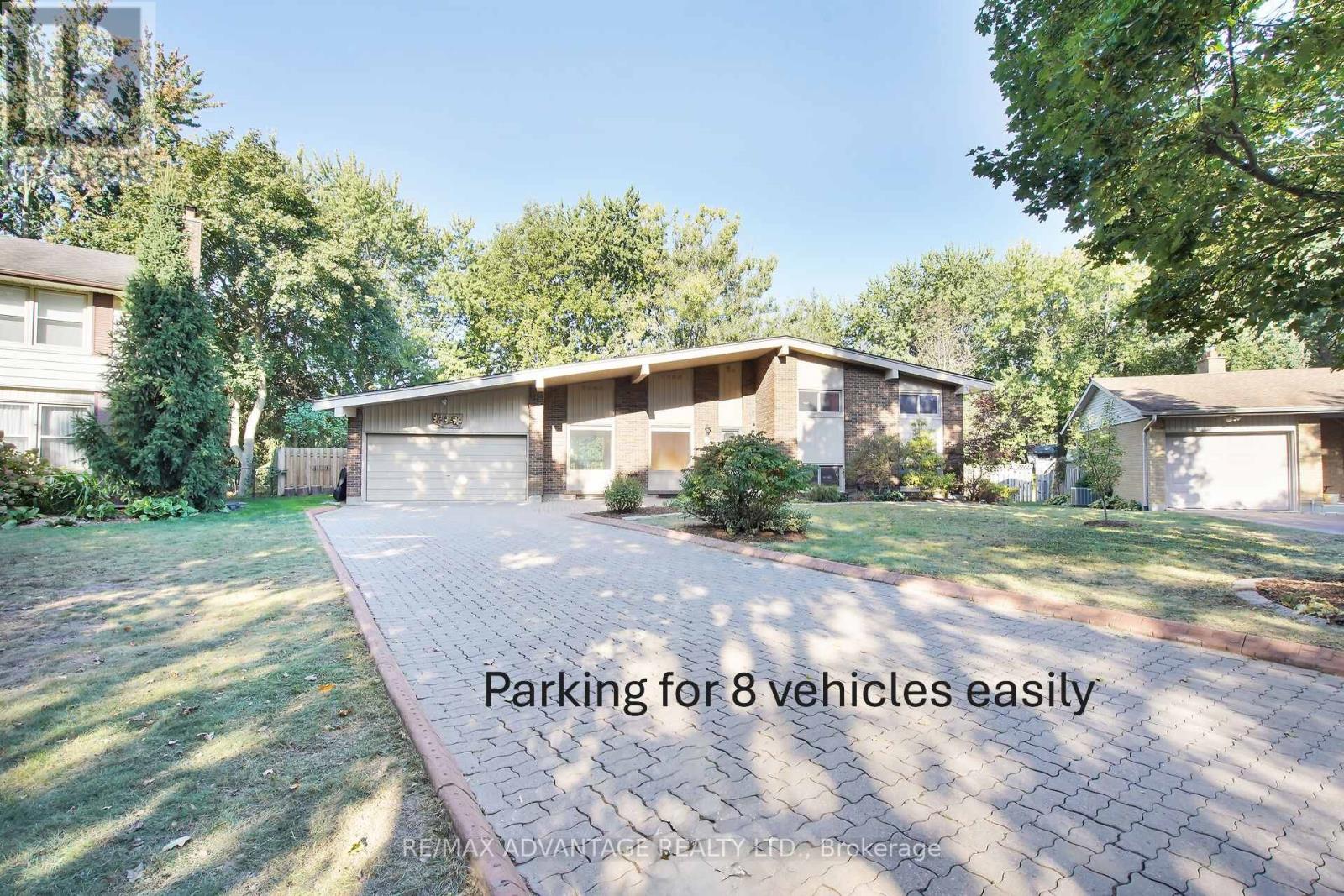 41 Queen Anne Cir, London, ON N6H 4B6