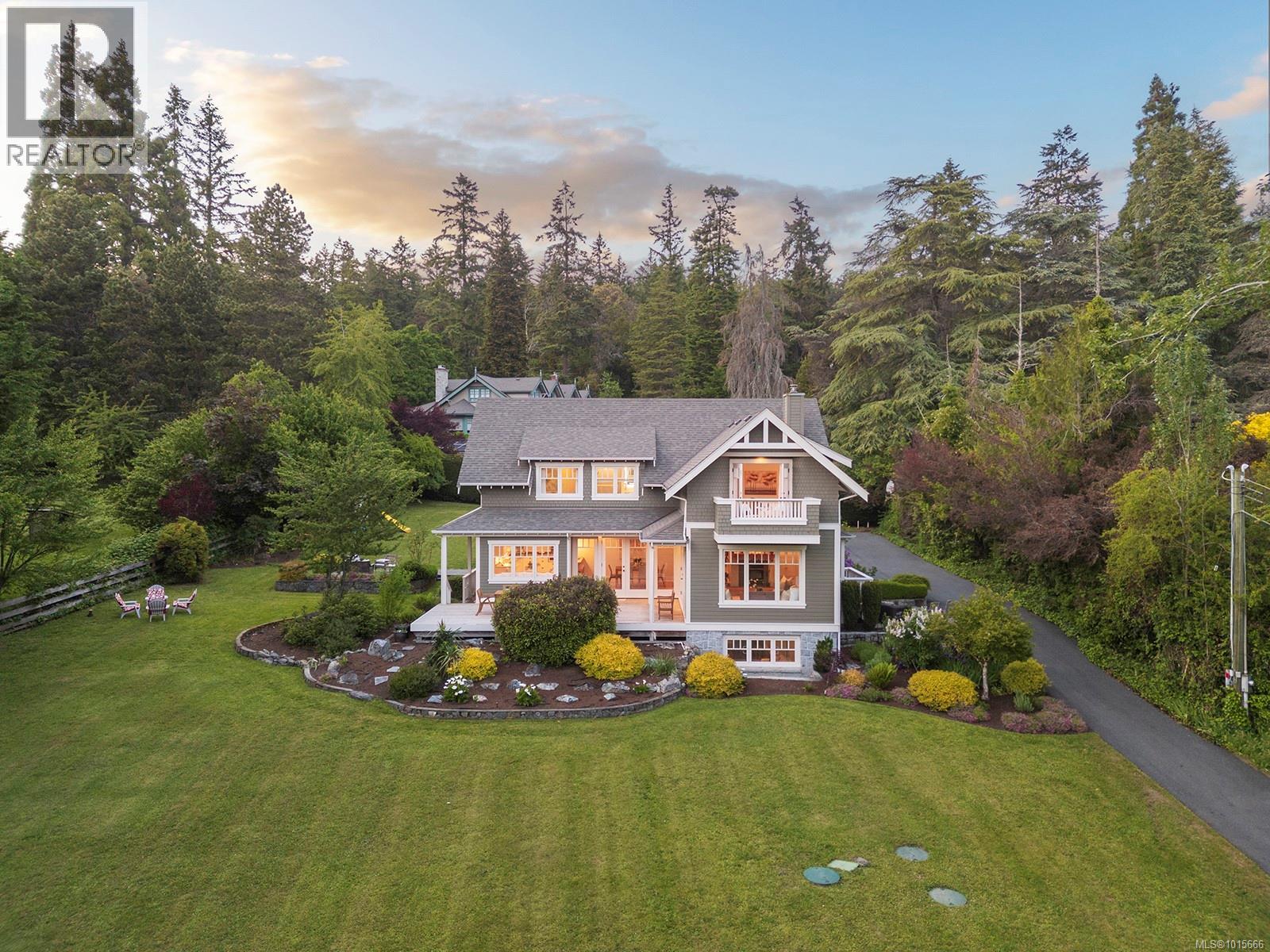 906 Mt Newton Cross Rd, Central Saanich, BC V8M 1S2