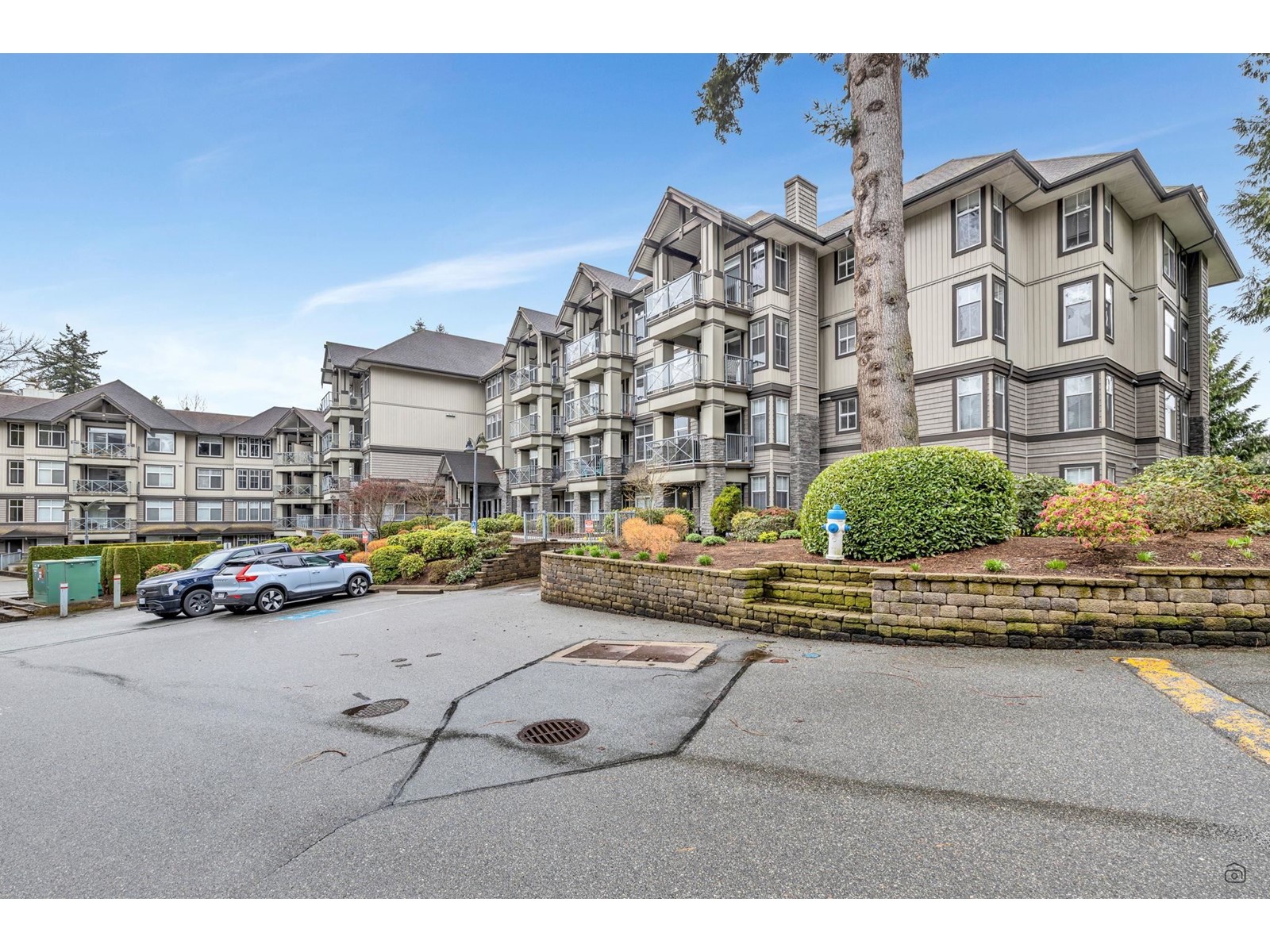 33318 E Bourquin Crescent Unit 203, Abbotsford, BC V2S 0A6