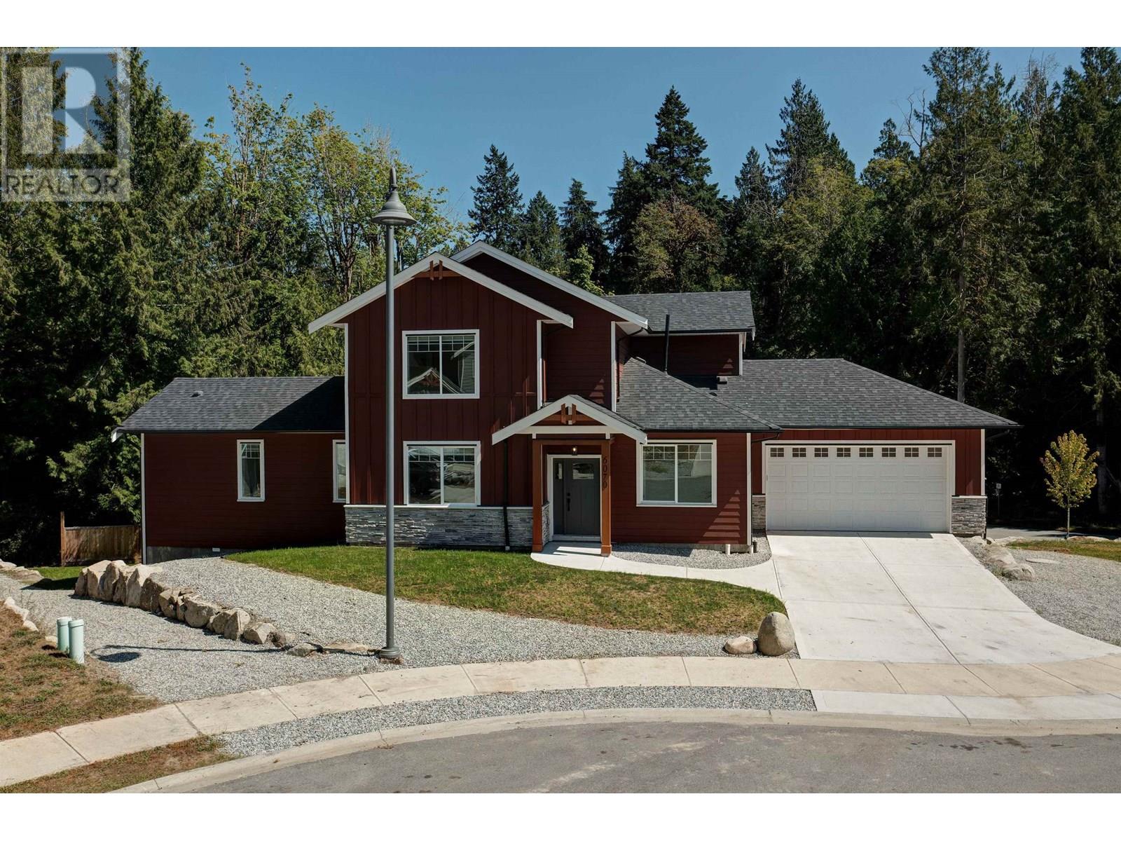 6070-6072 Heartwood Pl, Sechelt, BC V7Z 0P9