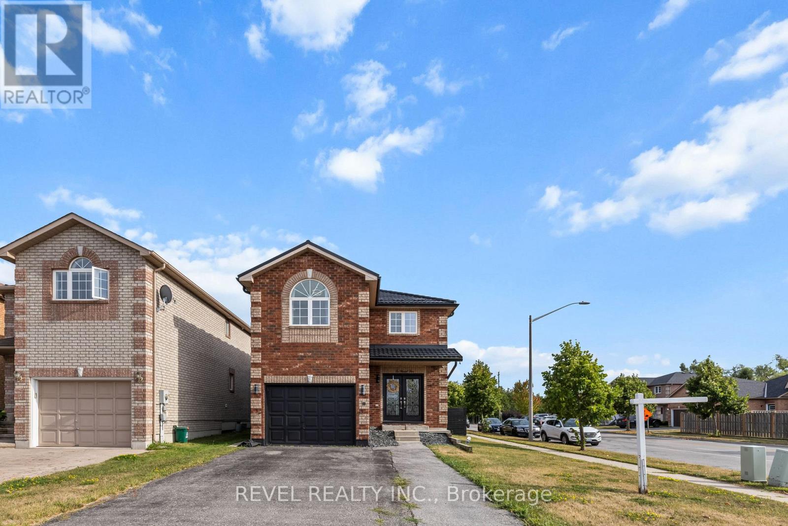 1 Glenhill Dr, Barrie, ON L4N 5X4