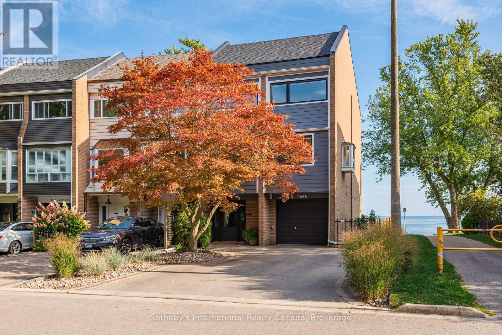 2068 Waters Edge Dr, Oakville, ON L6L 1A4
