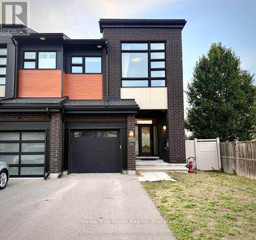 550 Borbridge Ave, Ottawa, ON K4M 0H9
