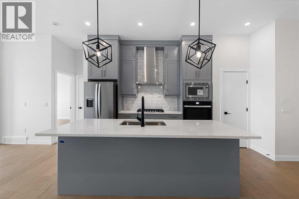 19 Wolf Cres, Okotoks, AB T1S 5V1