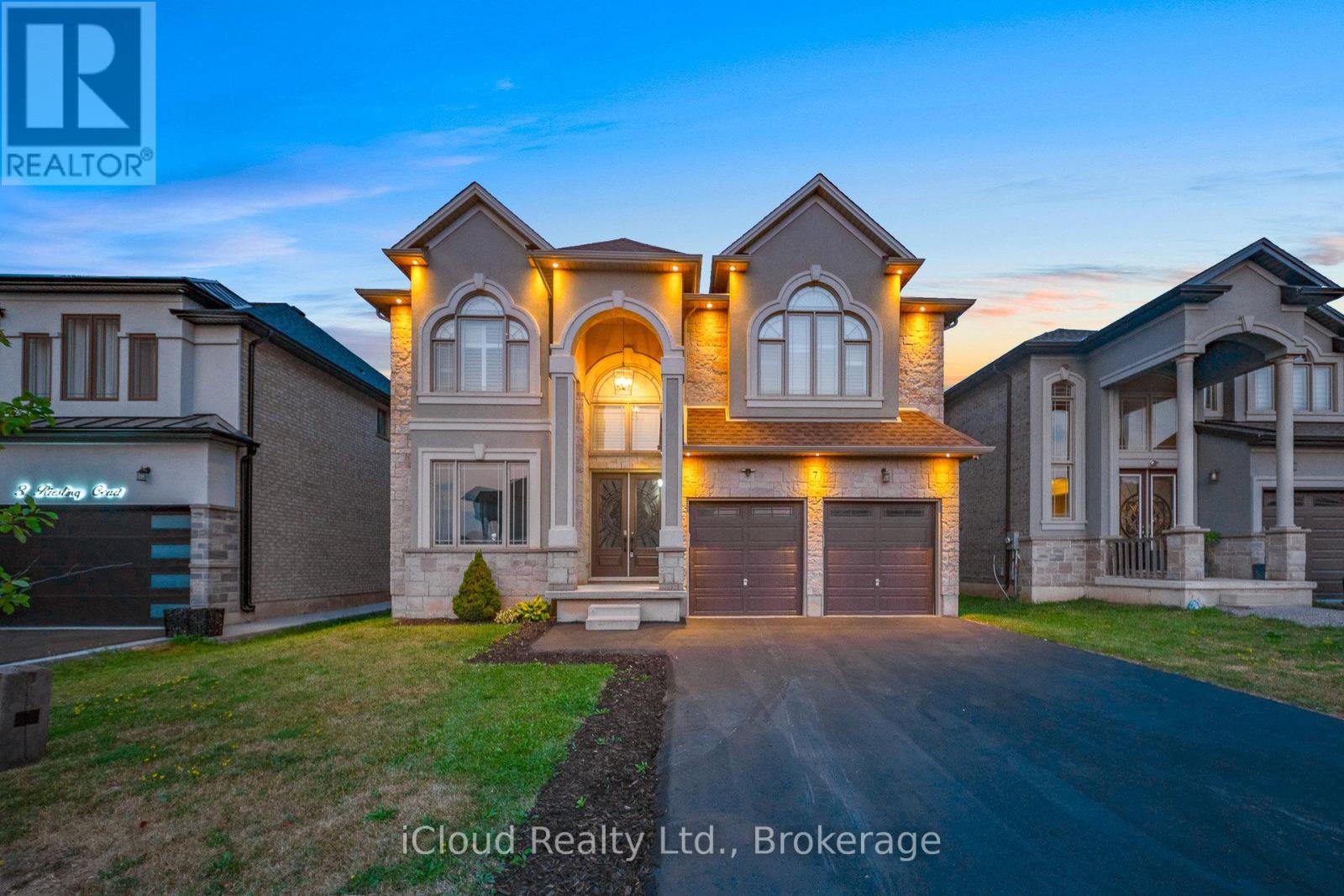 7 Riesling Ct, Hamilton, ON L8G 0B4