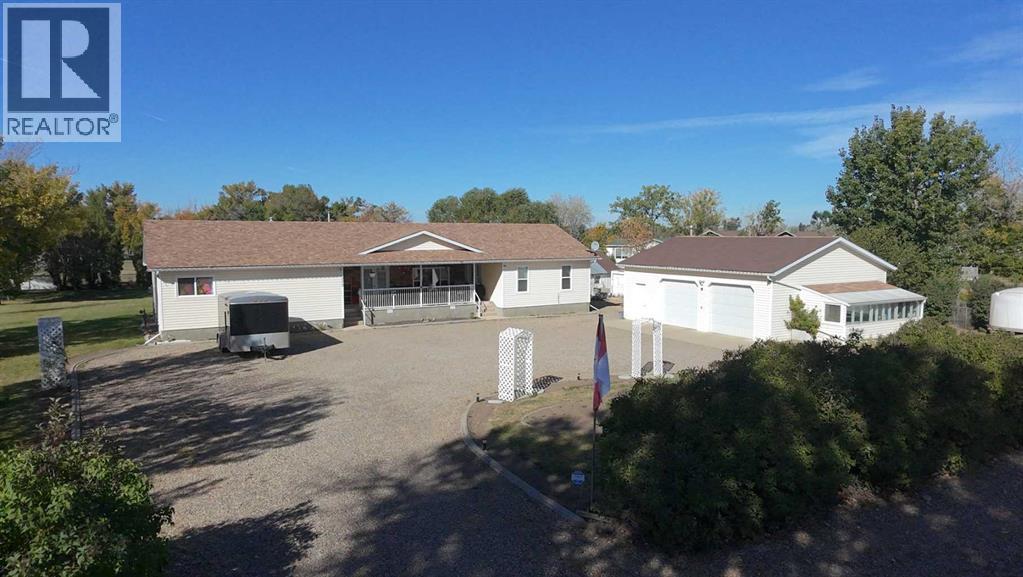 202 James Ave, Taber, AB T1G 2E4