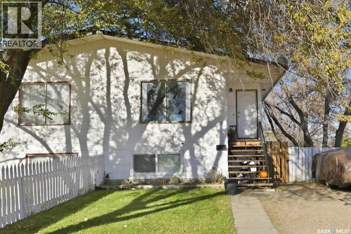 138-140 Clancy Dr, Saskatoon, SK S7M 4L2