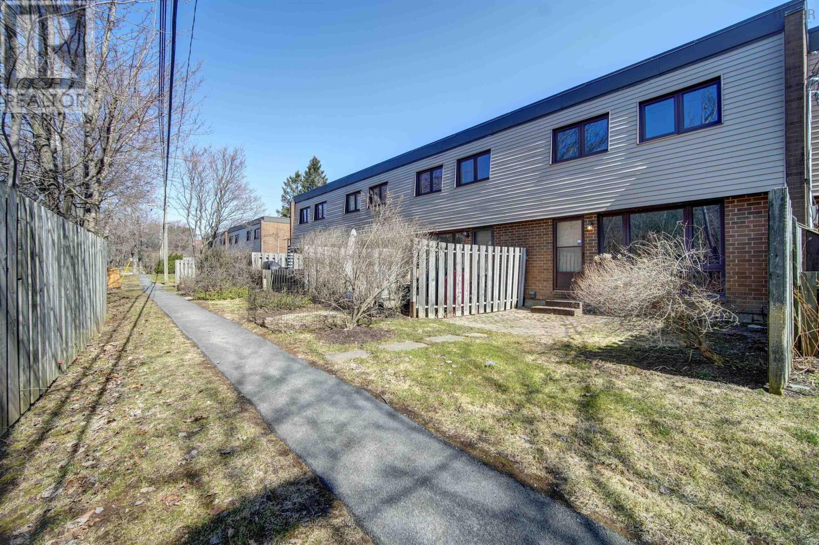 112 Forestside Cres, Halifax, NS B3M 1M4