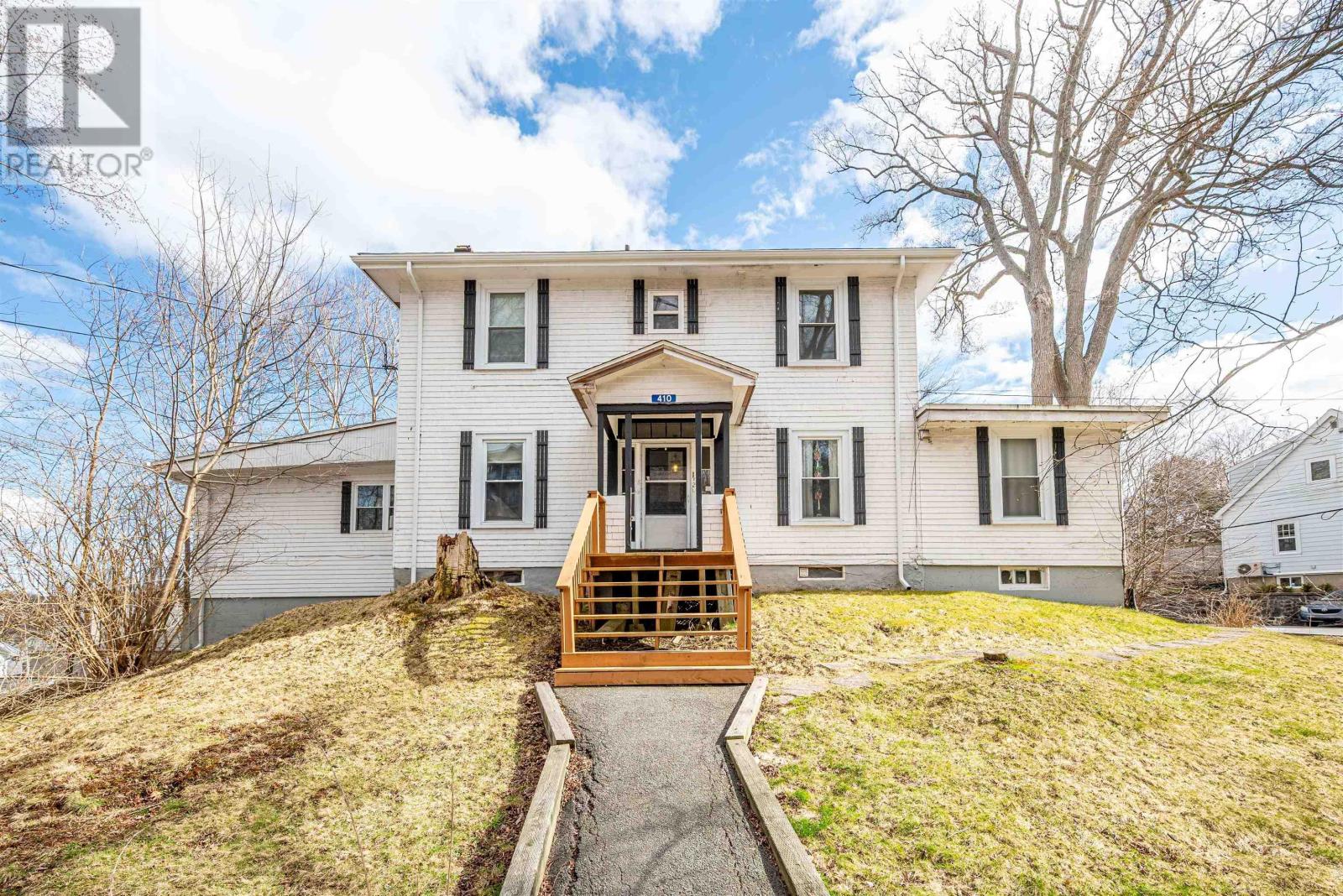 410 St Margarets Bay Rd, Halifax, NS B3N 1K1