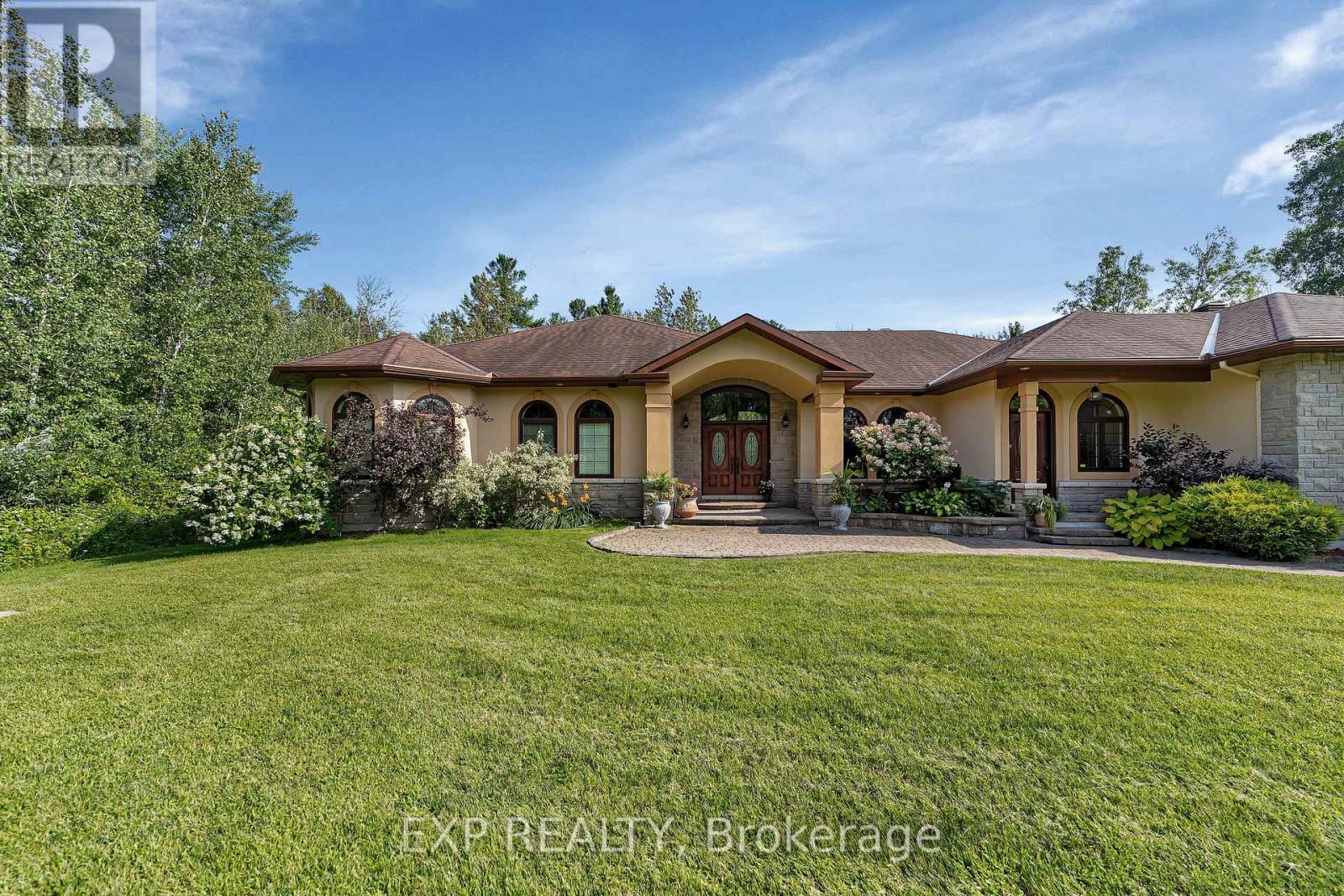 104 Sentinel Pine Way, Ottawa, ON K0A 1L0