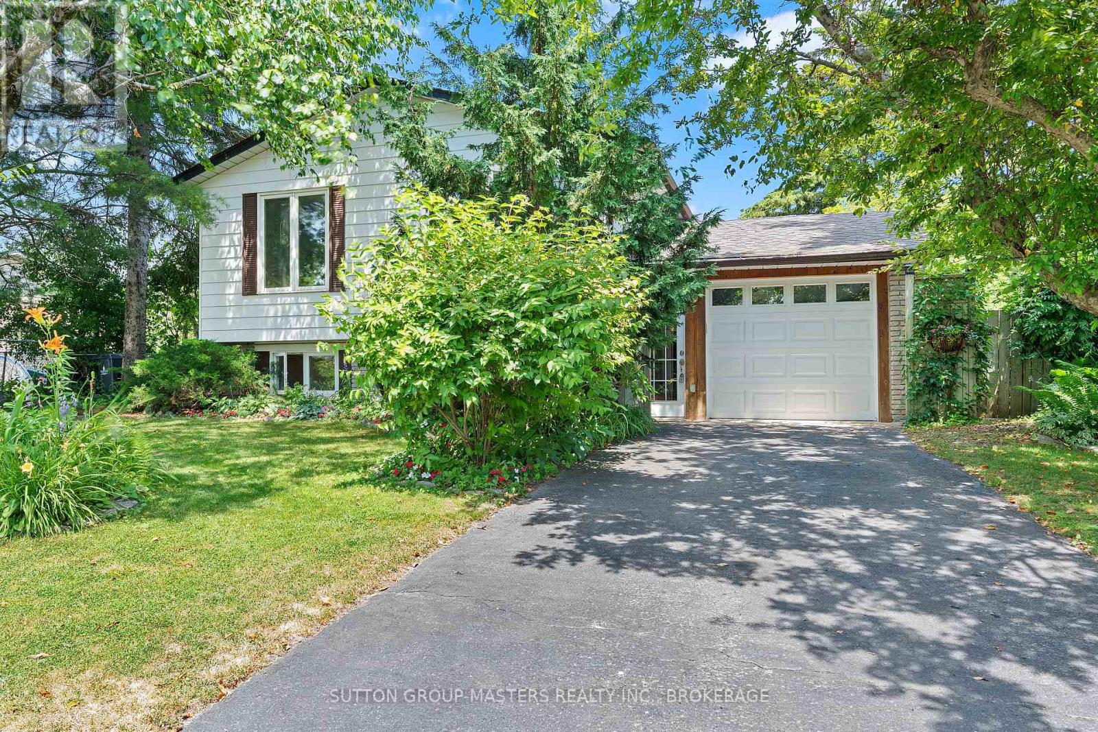 798 Danbury Rd, Kingston, ON K7M 6T4