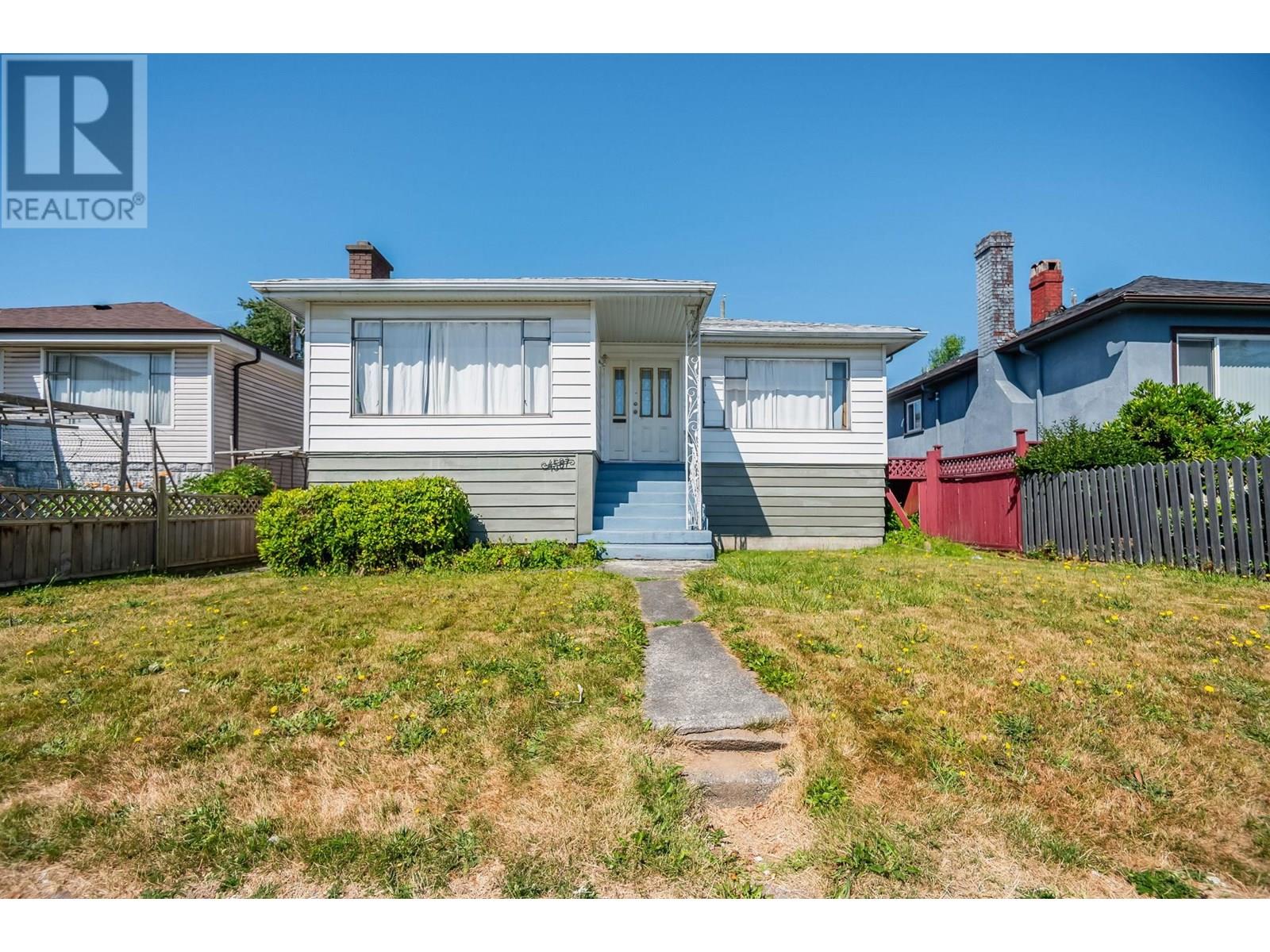 4587 Knight St, Vancouver, BC V5N 3M8