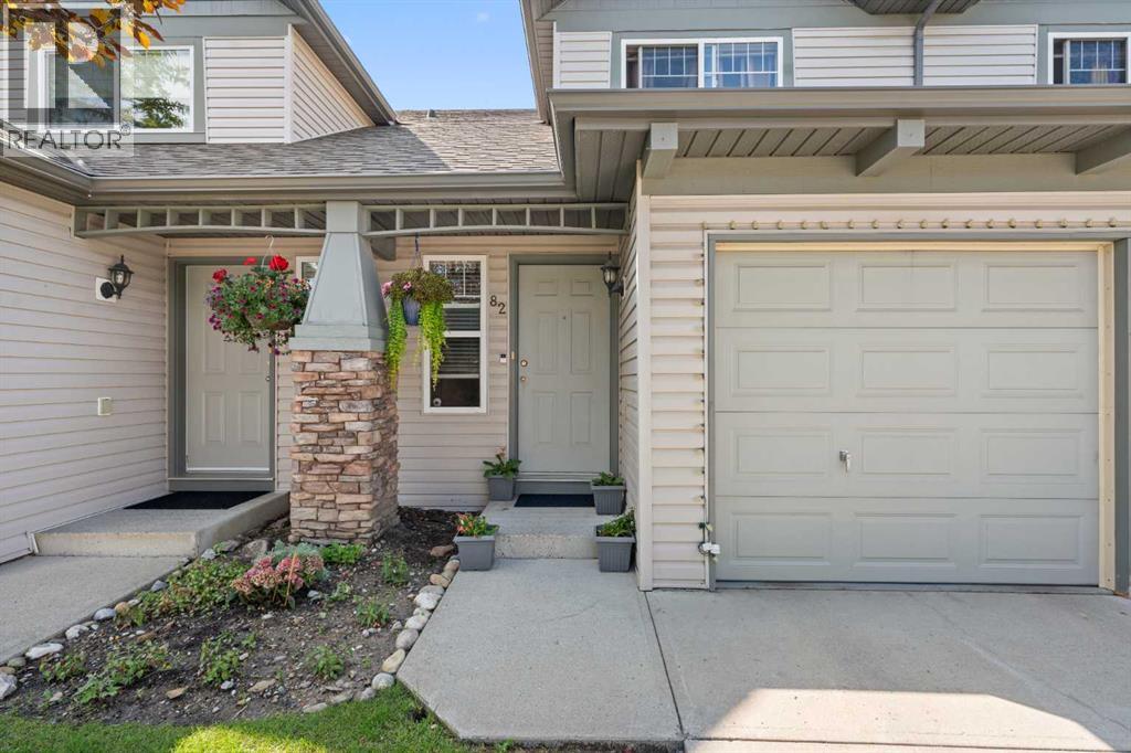 82 Everstone Pl SW, Calgary, AB T2Y 4H9