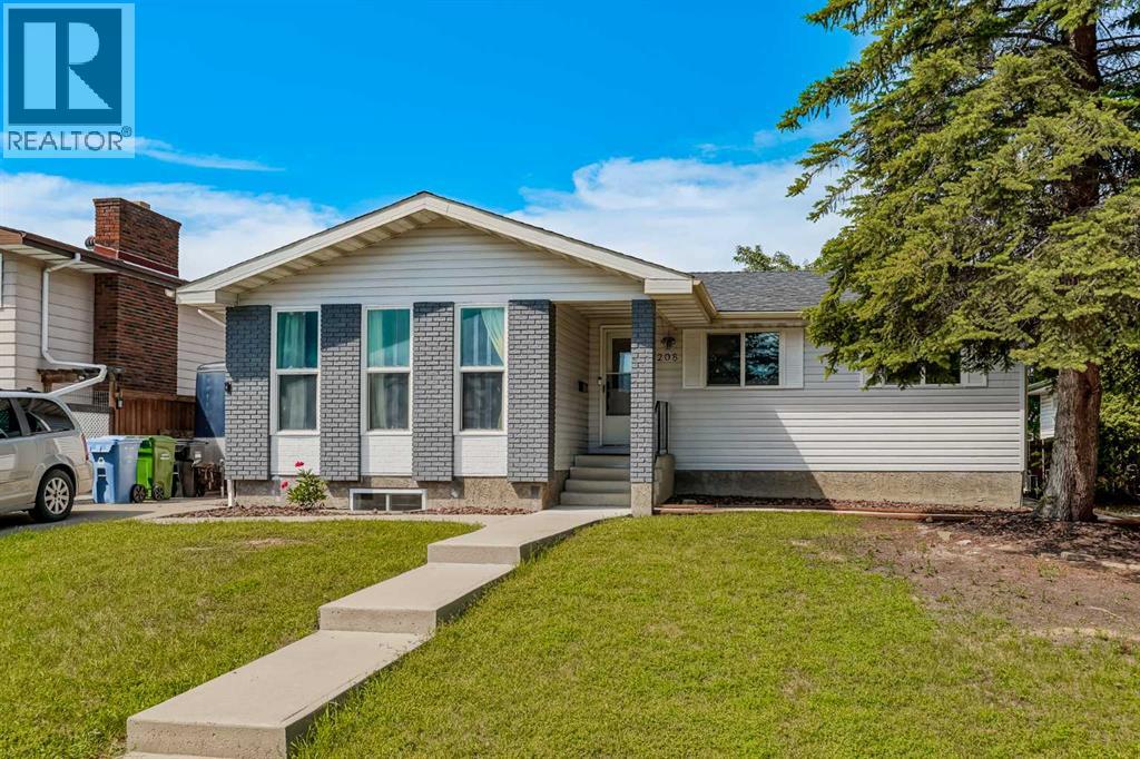 208 Woodpark Pl SW, Calgary, AB T2M 2S5