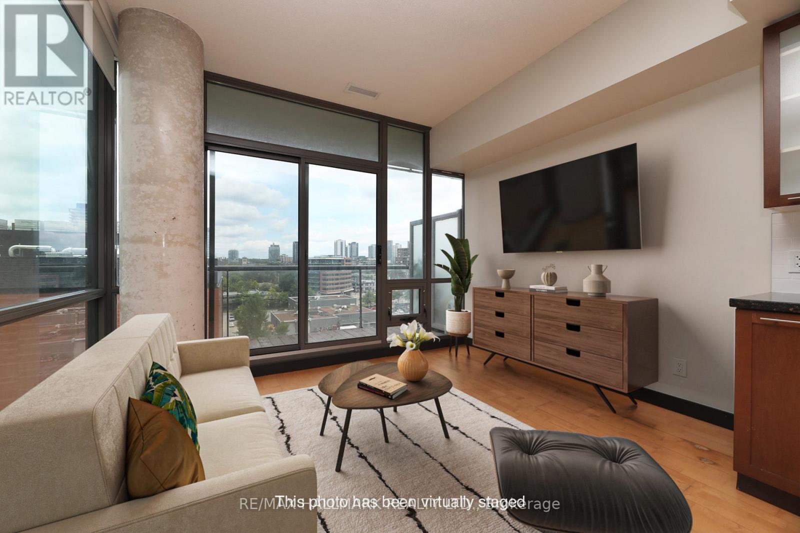817 33 Mill St, Toronto, ON M5A 3R3