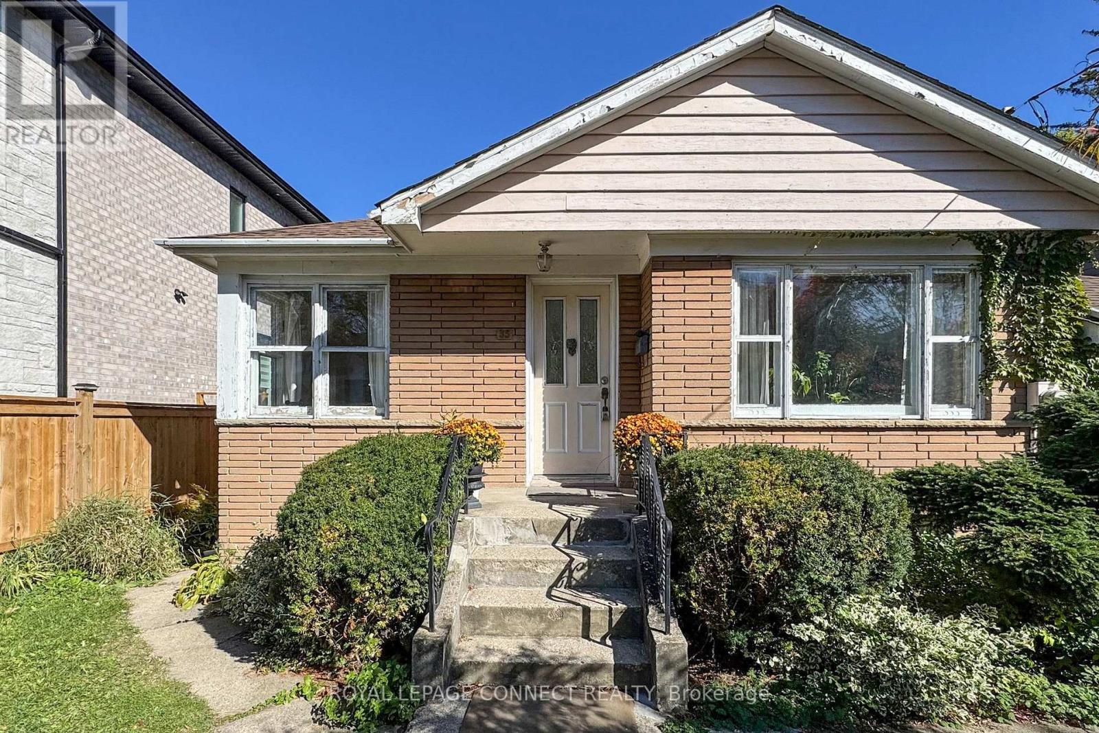 35 Muir Dr, Toronto, ON M1M 3B5