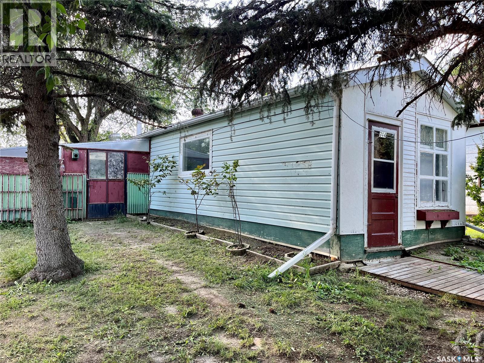 214 2 Street East, Lafleche, SK S0H 3R0