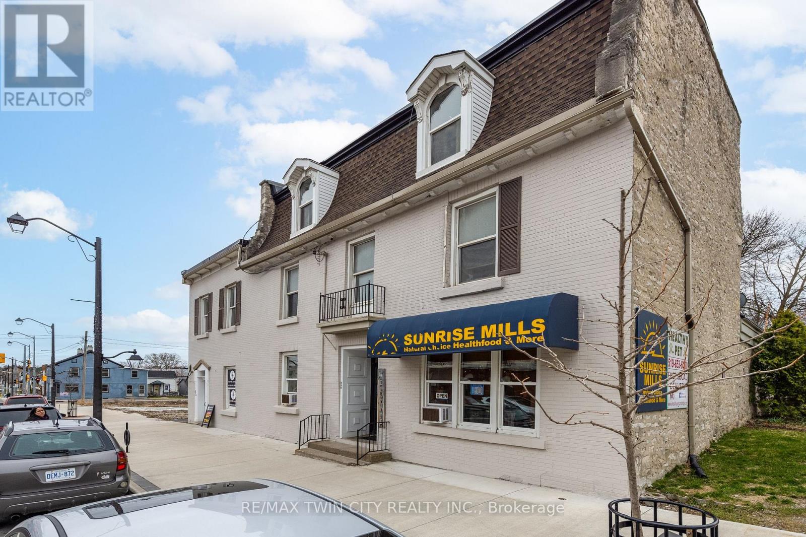 840-846 King St E, Cambridge, ON N3H 3P2