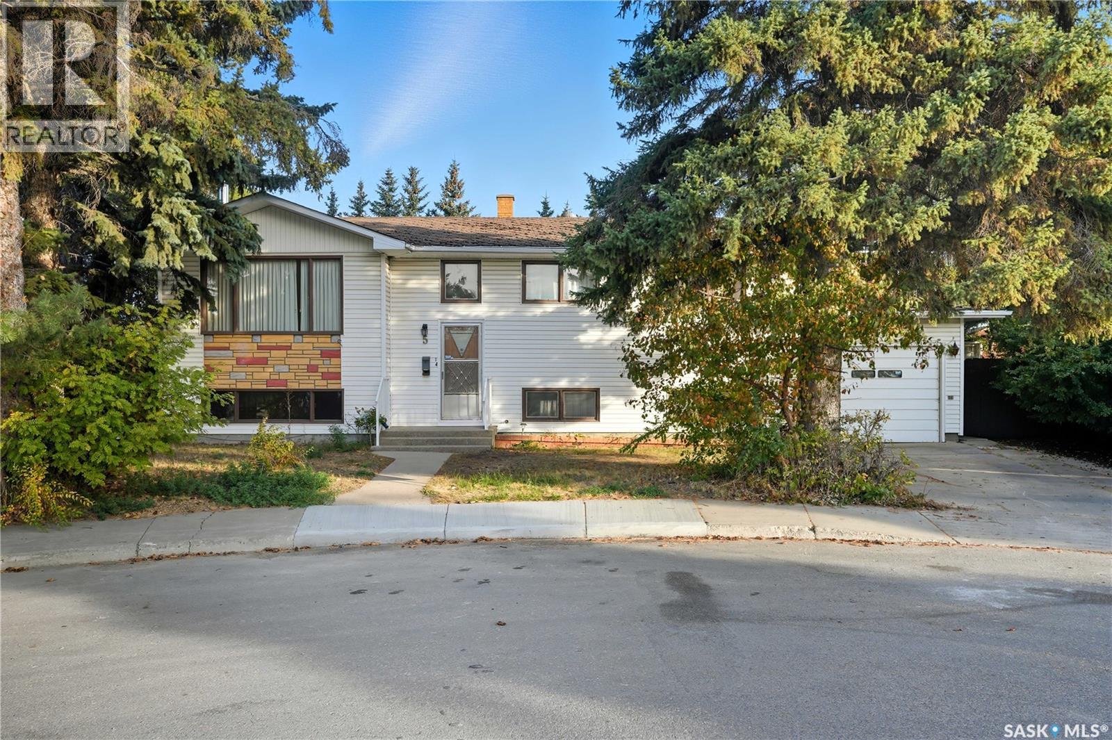 5 Hamilton Pl, Saskatoon, SK S7L 3N3