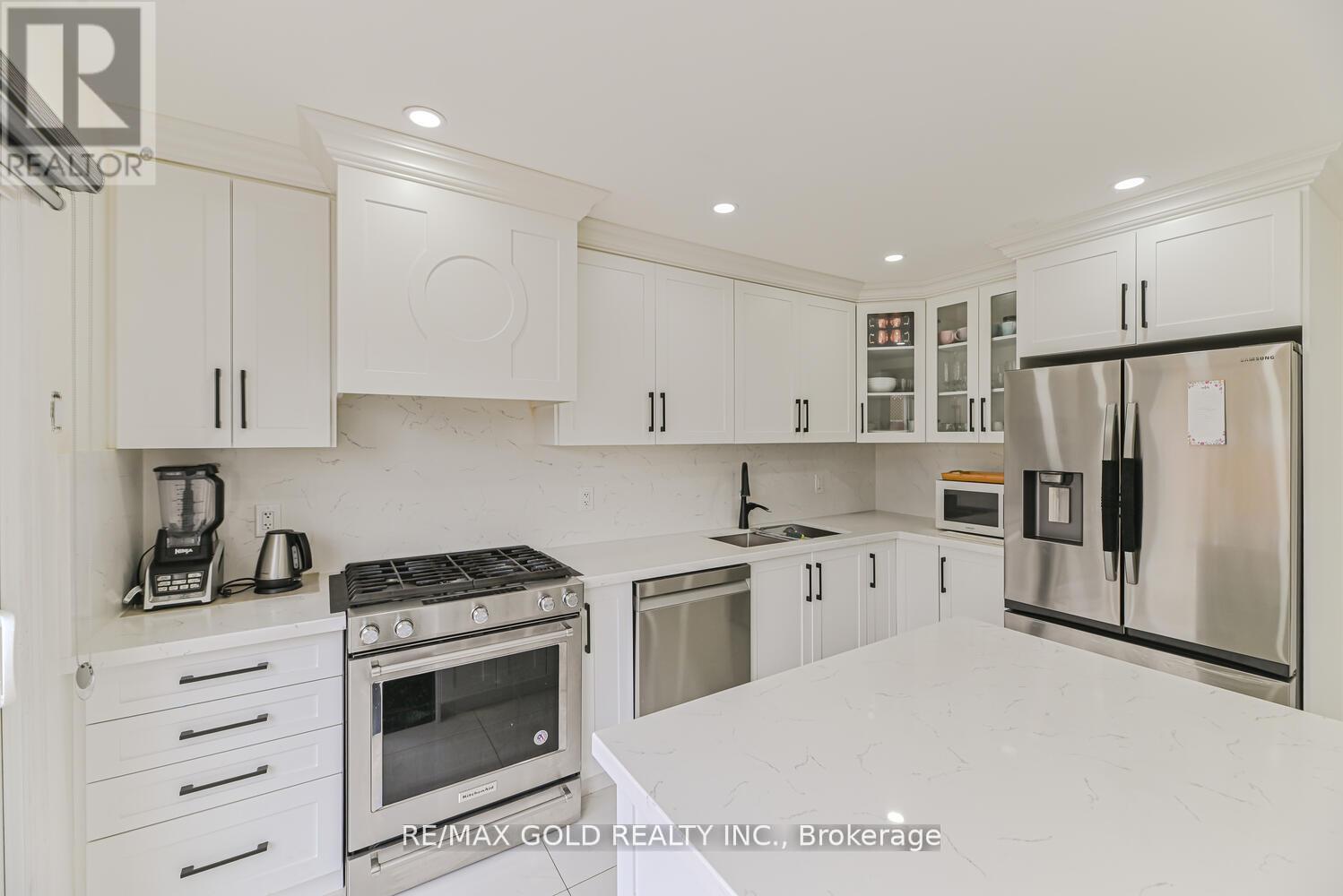 81 Drake Blvd, Brampton, ON L6T 3L2