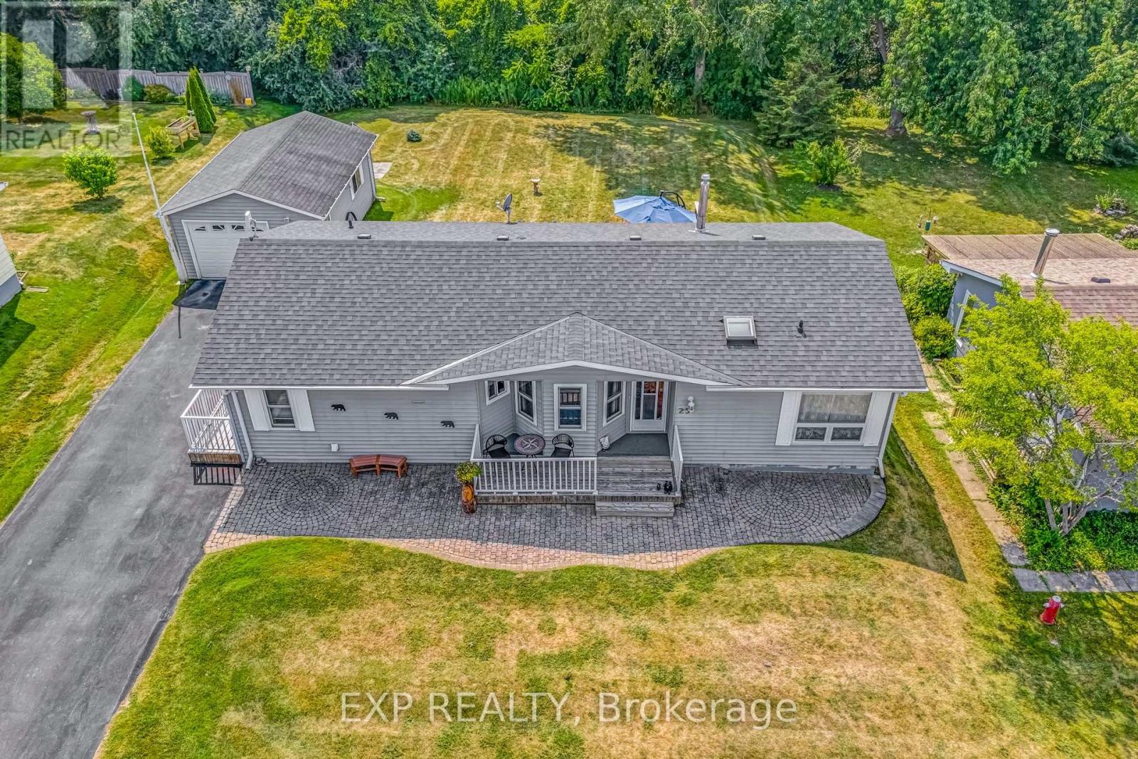 25 Juno Cres, Georgina, ON L0E 1R0
