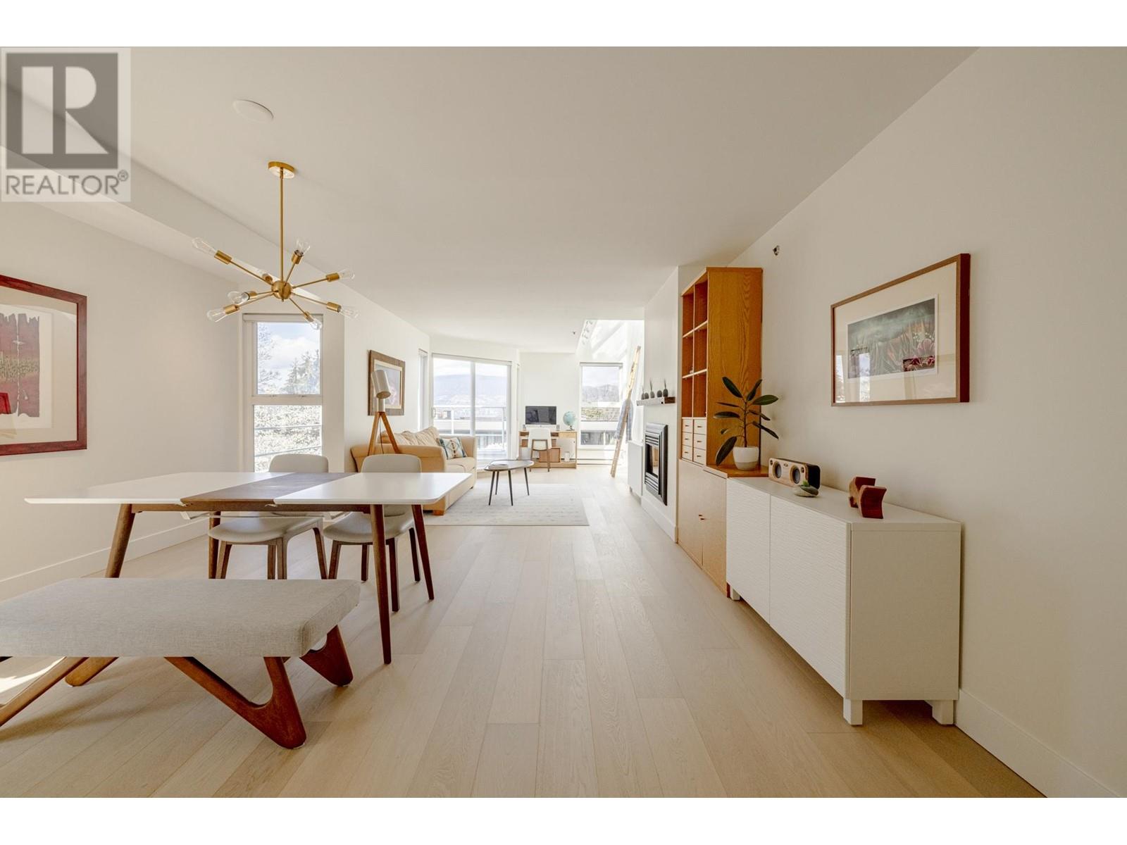 2240 York Ave, Vancouver, BC V6K 1C6