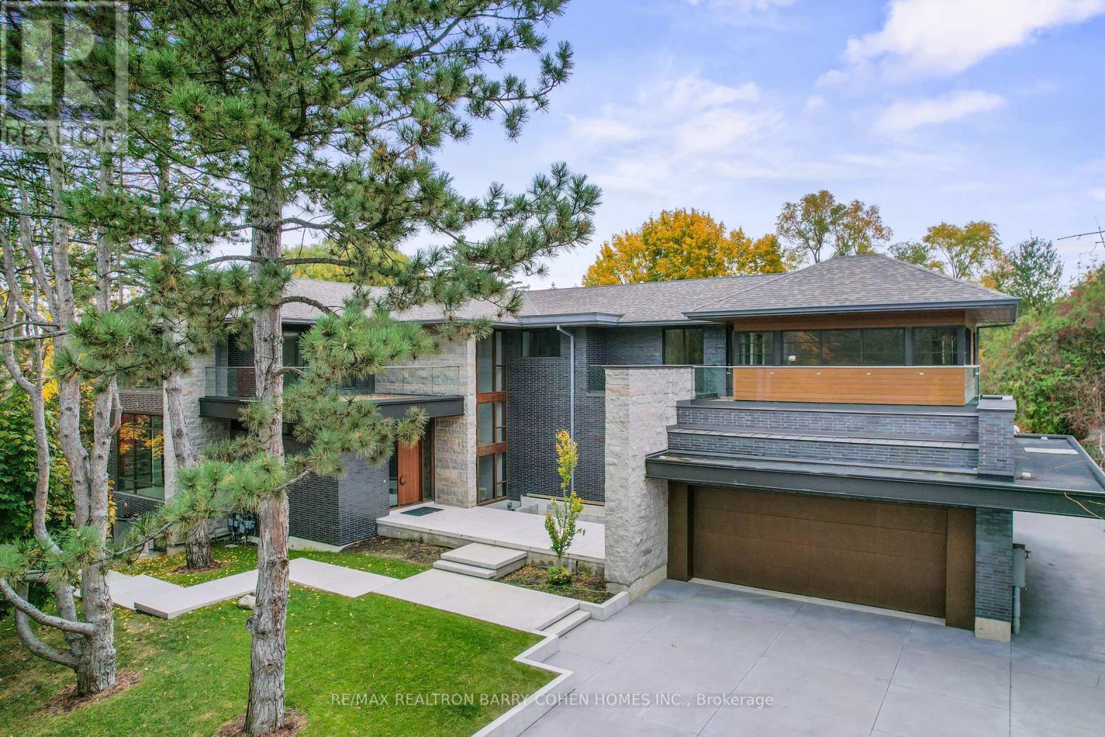 103 Old Colony Rd, Toronto, ON M2L 2K3