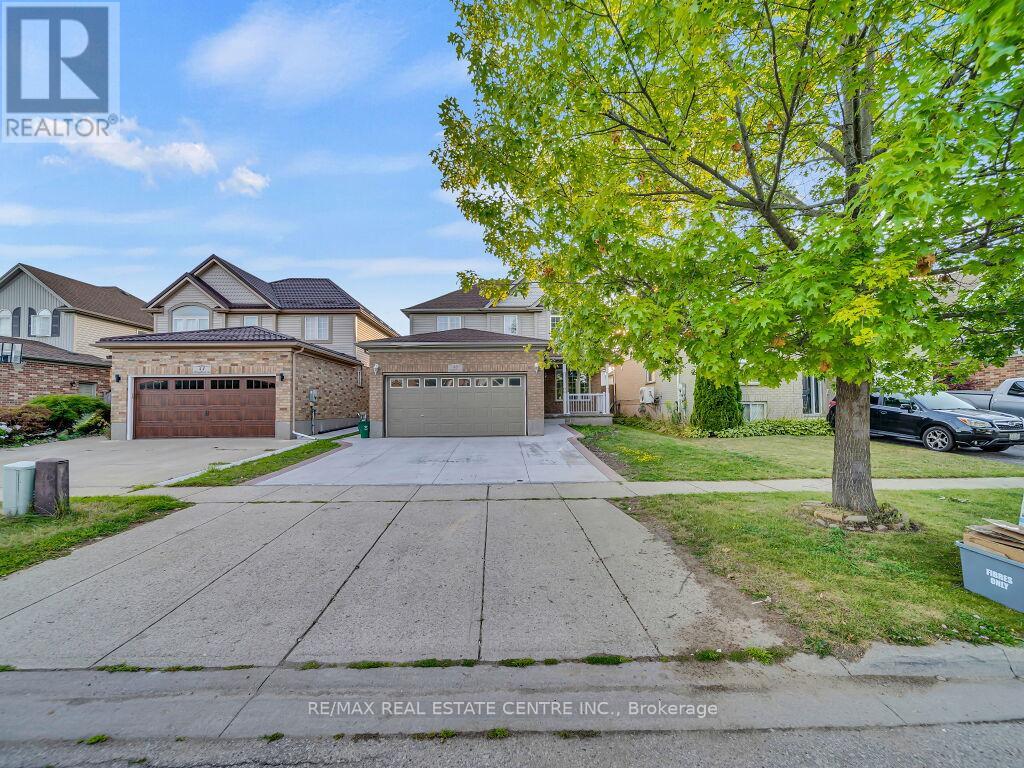 40 Houghton St, Cambridge, ON N3C 4K7