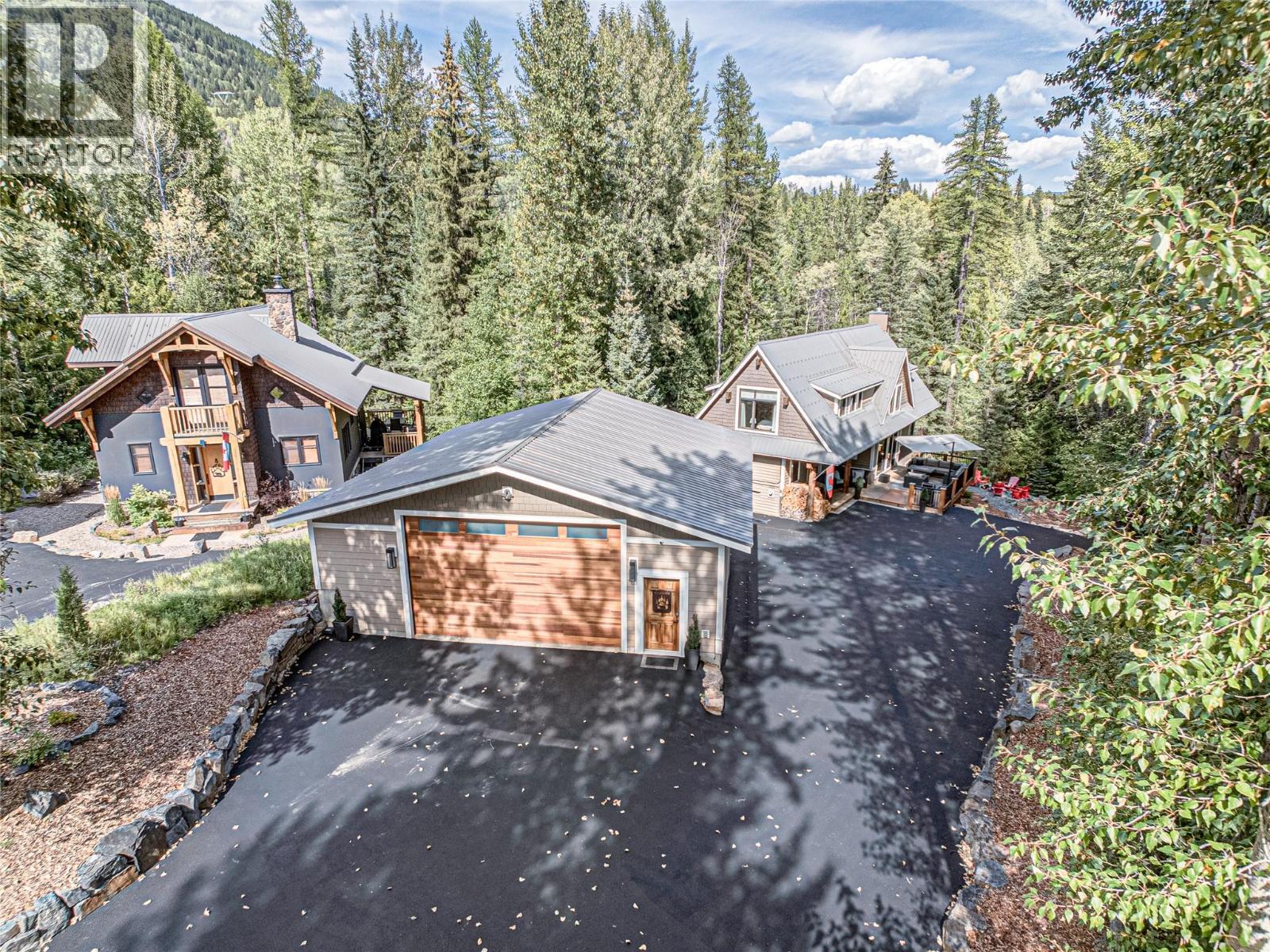 350 Canyon Trl, Fernie, BC V0B 1M6