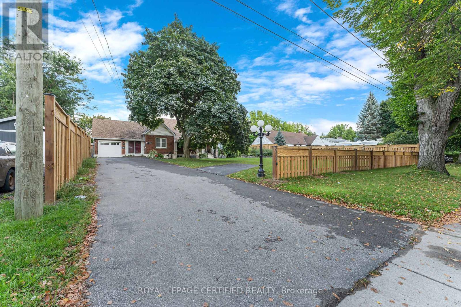 5688 Belmont Ave, Niagara Falls, ON L2H 1J7