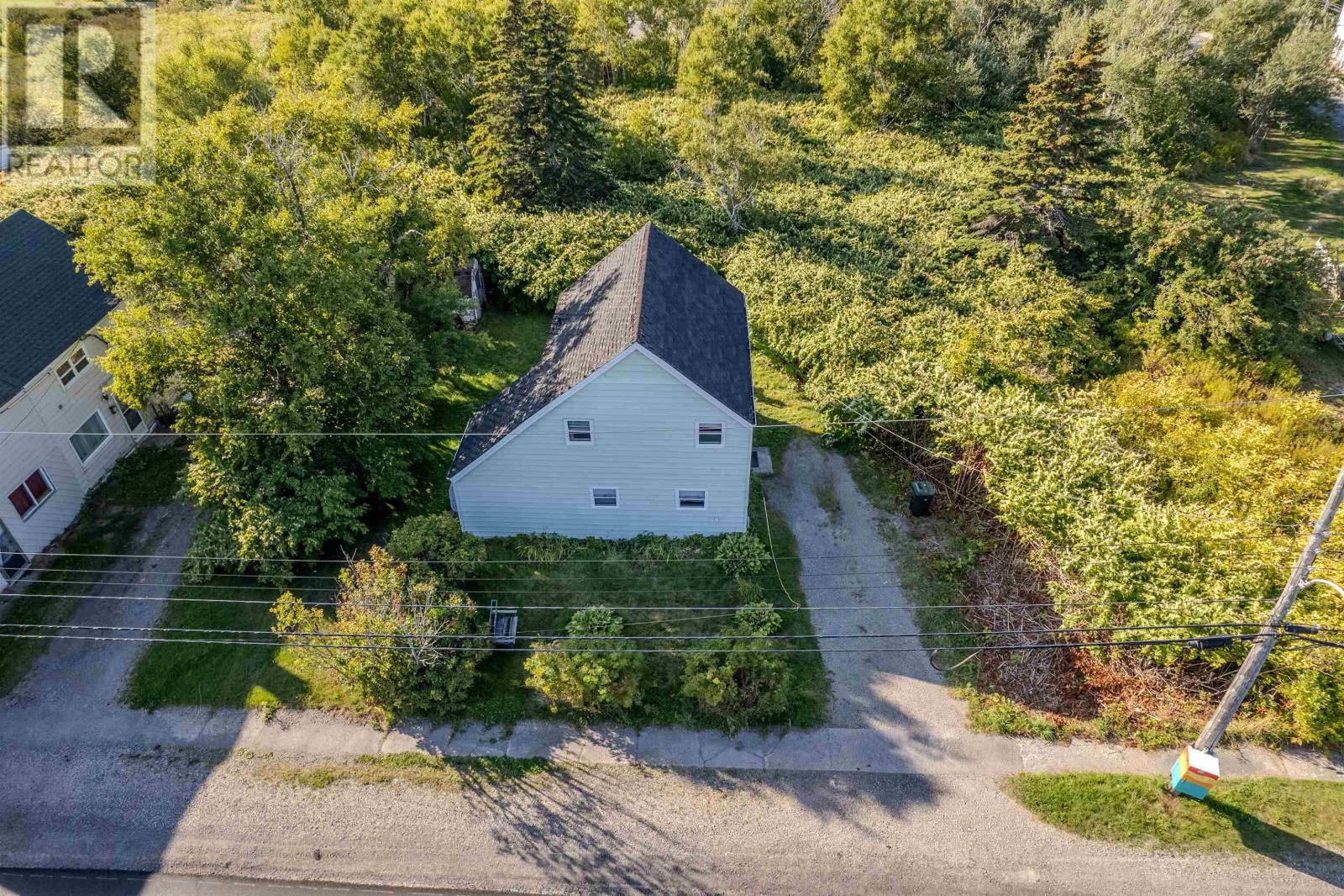 86 School St, Glace Bay, NS B1A 1J4