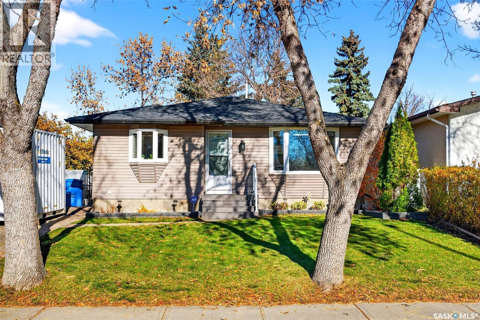 18 Molloy Rd, Regina, SK S4R 6C4