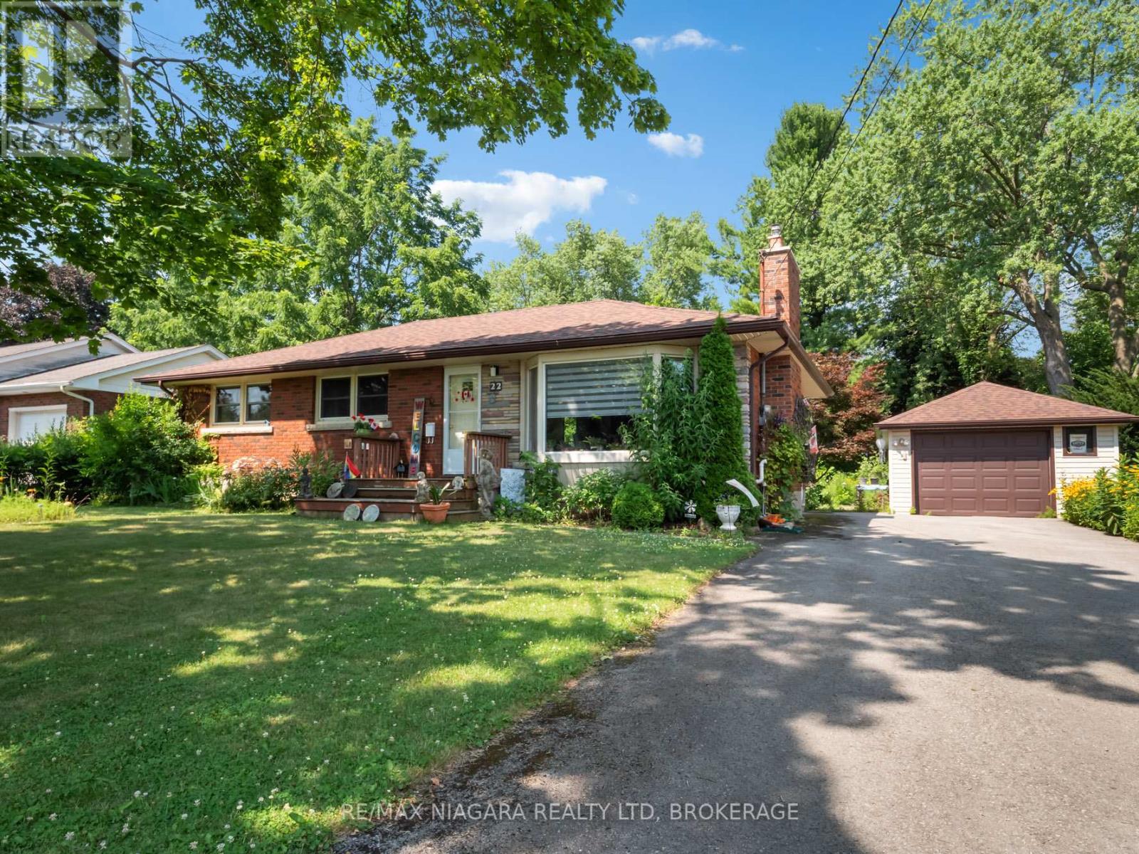 22 Lorimer St, Pelham, ON L0S 1E3