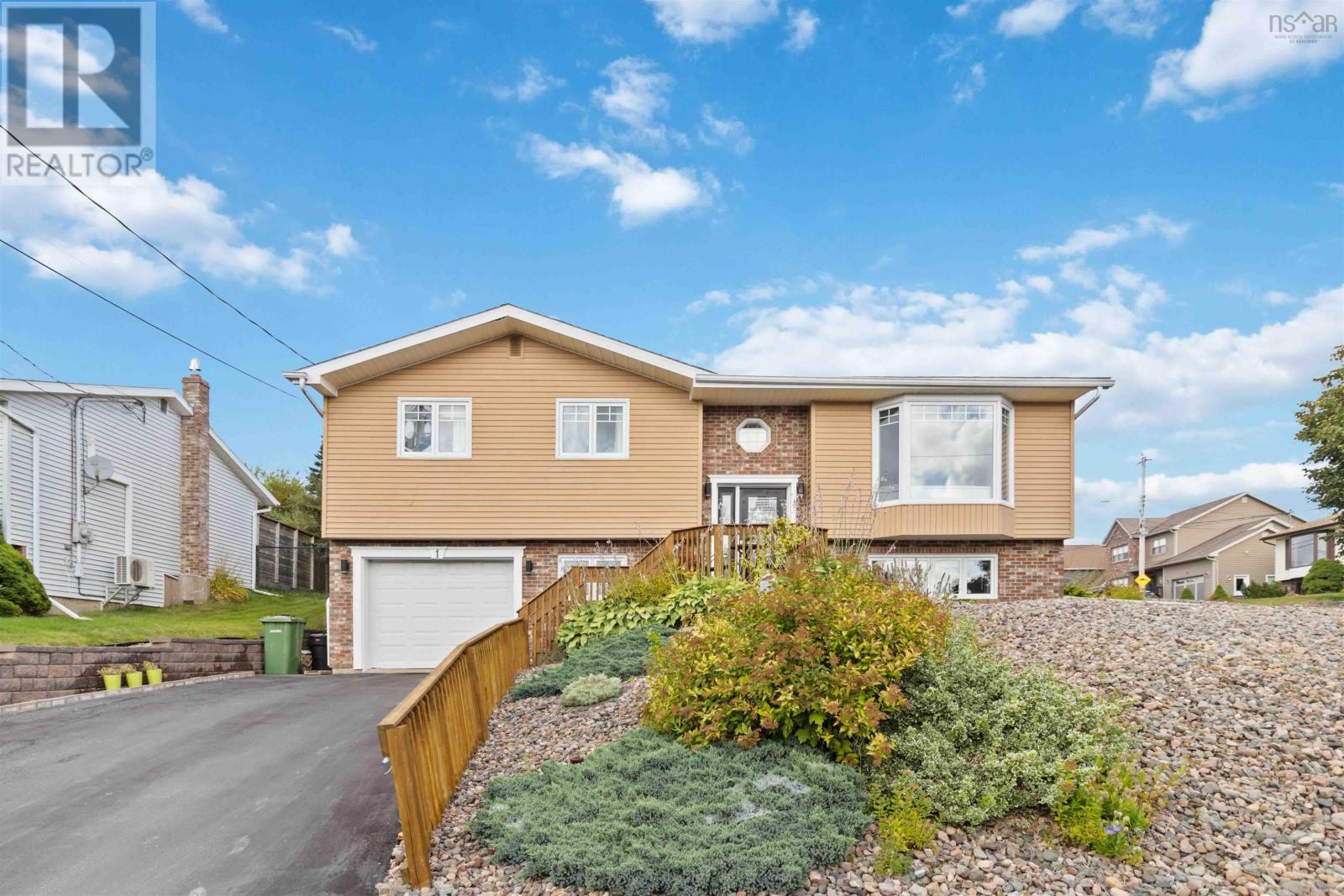 1 Gammon Cres, Dartmouth, NS B2W 5N9