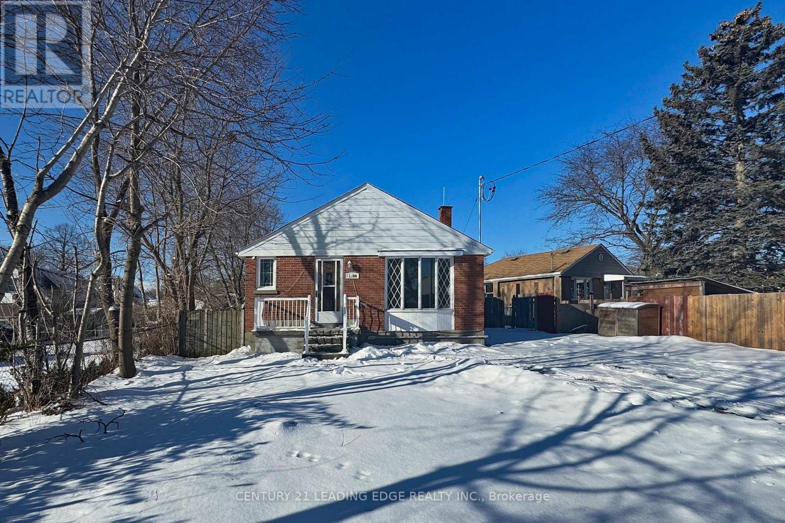 1284 Meadowvale St, Oshawa, ON L1H 4E9