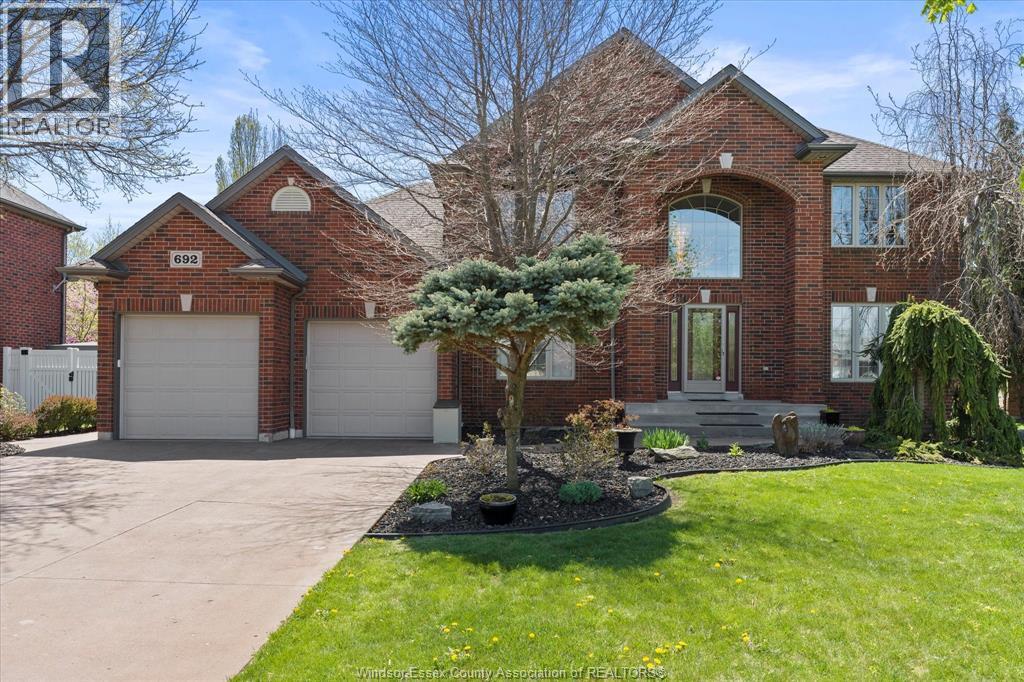 692 George Kennedy Way, Lakeshore, ON N0R 1A0