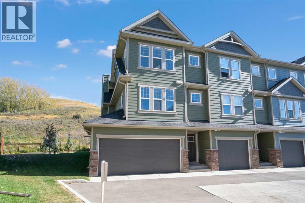 284 Cranbrook Sq SE, Calgary, AB T3M 3K8